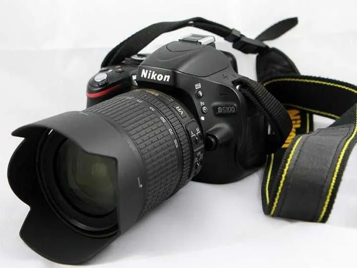 Nikon D5100 DX + объективы: 35 1.8G, 18-105, 300mm +вспышка + зарядка Nikon D5100 DX + объективы: 35 1.8G, 18-105, 300mm +вспышка + зарядка