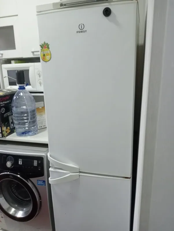 Холодильник Indesit, 2 отделения, хороший вариант 5 Холодильник Indesit, 2 отделения, хороший вариант 5