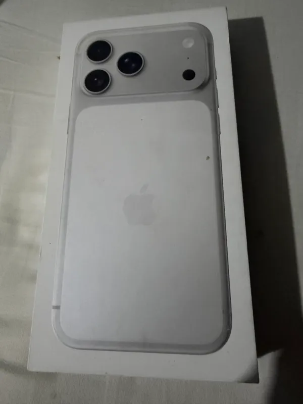 iPhone 17 pro Max 256 silver — фото 1
