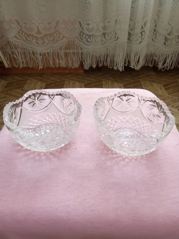 Продам новый набор - 2 шт, хрустальных вазочек под варенье, и т.д.
