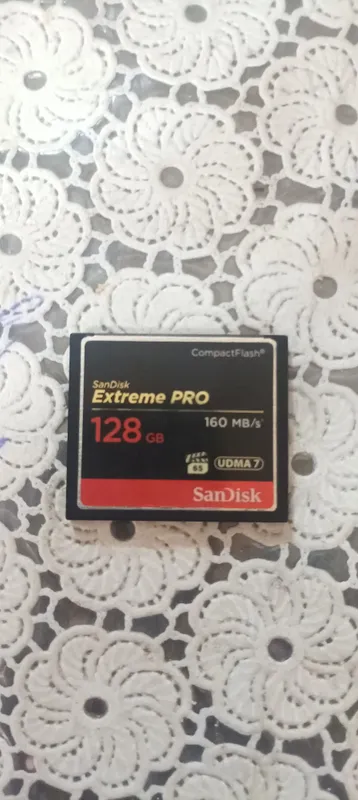 San Disk 128 gb kompakt fleshja San Disk 128 gb kompakt fleshja