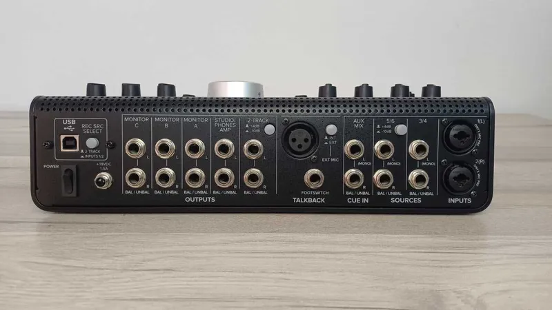 Звуковая карта для студийных мониторов Mackie Big Knob Studio+ — фото 2