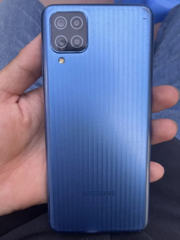 Samsung M12 sotiladi 2