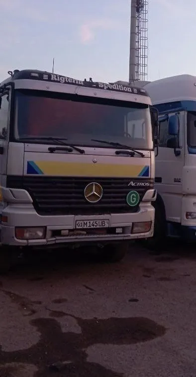 actros manipulyator robot 9 tonnalik moshinani yili 2000 yil 2