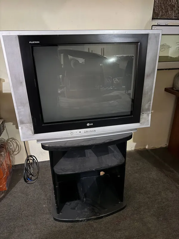 Televizor "LG" sotiladi.