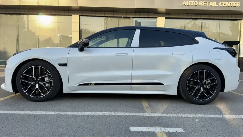Zeekr 001 4wd 730km 2,8sek 103kwh 280km/h 62000$ 2 Zeekr 001 4wd 730km 2,8sek 103kwh 280km/h 62000$ 2