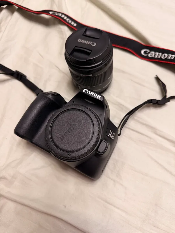 Фотоаппарат Canon EOS 250D