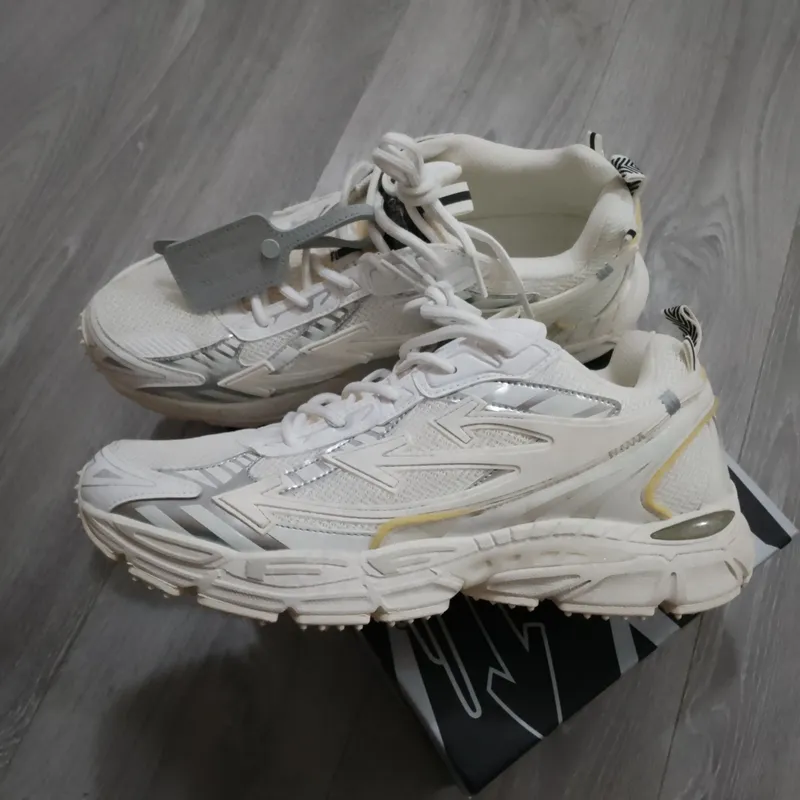 Off White krossovkalari. 46–47. 1