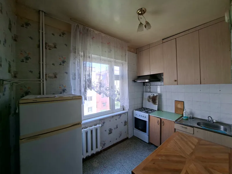 Kadisheva bozori yonida 3 xonali sotiladi 3