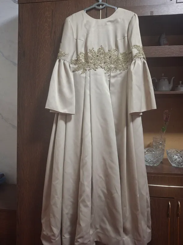 1 marta kiyilgan,urinmagan vecherniy koynak