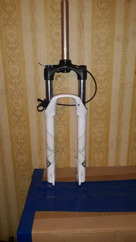 Продам или обменяю оригинал вилку Rock Shox (26) XC 30 Turn key