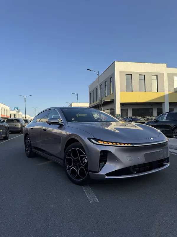 1 570km Hybrid NEVO A07