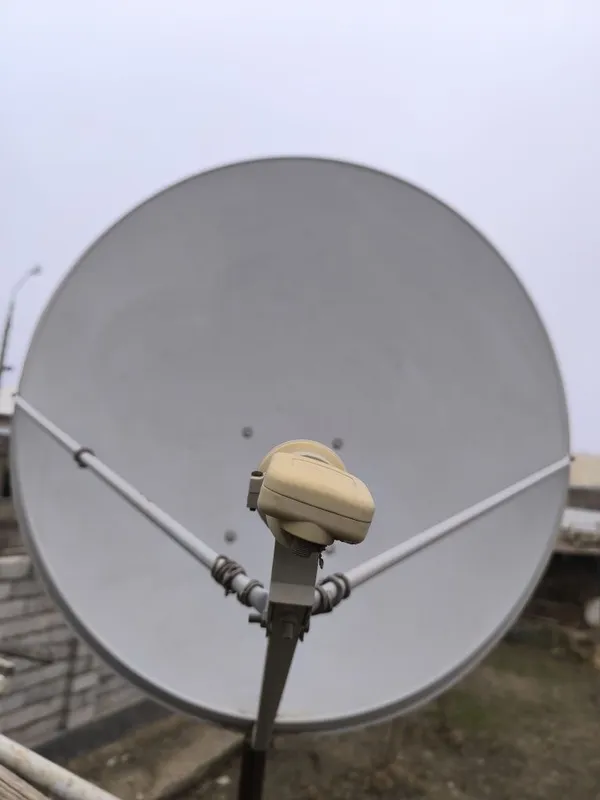 Parabalka sputnik antena. Параболическая спутниковая антенна. — фото 1