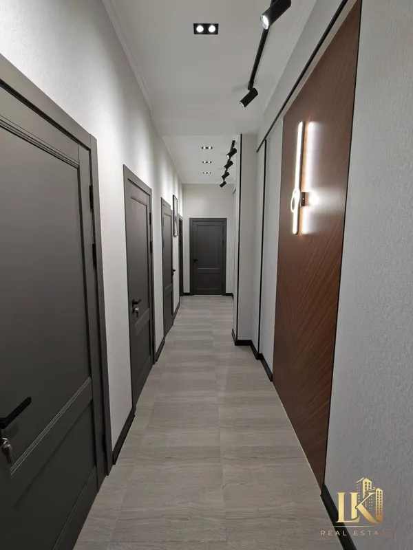 3 xonali kvartira sotiladi, 70 m², 2/8, Yashnobod tumani 7