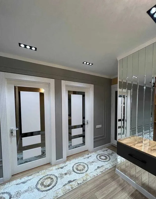 Юнусабад 18-кв • 2 комнаты • 60 м² • 4/9 этаж 8 Юнусабад 18-кв • 2 комнаты • 60 м² • 4/9 этаж 8