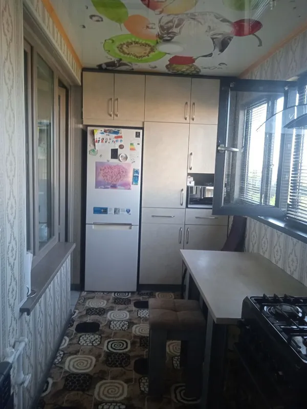 7 mkr 80 magazin yonida TROXLISNIK domidan kvartira sotiladi 4