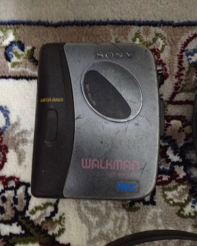 Sony Aiwa pleyerlari va quloqchinlar. 3 Sony Aiwa pleyerlari va quloqchinlar. 3