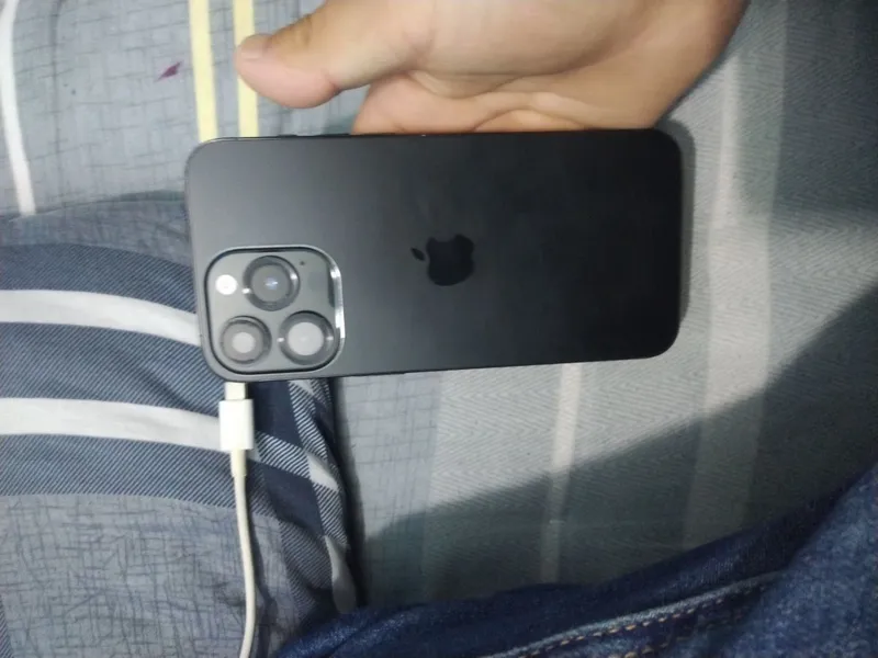 iPhone 15 Pro Max 6