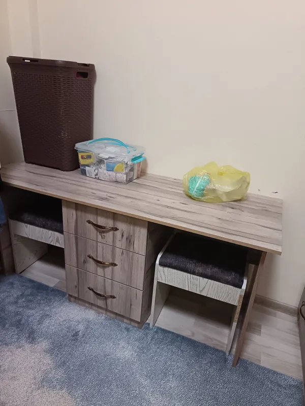 Продаются двухъярусный диван и парта с табуретками 6 Продаются двухъярусный диван и парта с табуретками 6