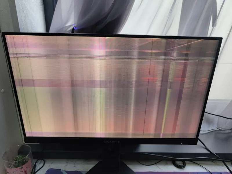 Gigabyte G24F2 — ehtiyot qismlar uchun / tiklash uchun 2 Gigabyte G24F2 — ehtiyot qismlar uchun / tiklash uchun 2