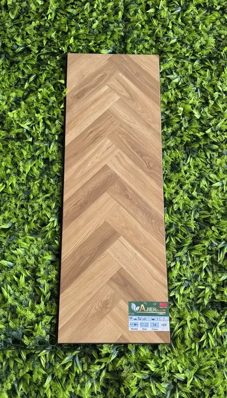 Tarket va Laminatlar assortimenti optom narxlarda — фото 1