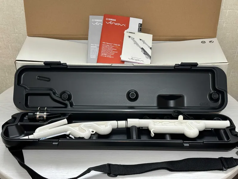 Фирменный духовой инструмент YAMAHA Venova Alto YVS 120 — фото 1