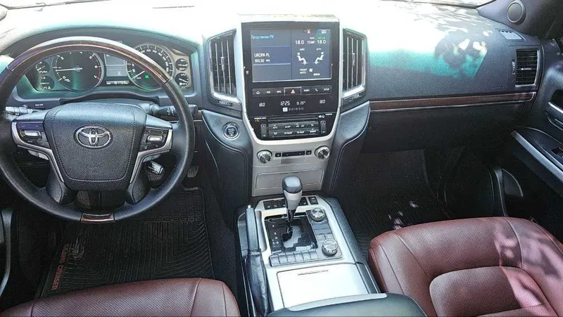 Toyota Land Cruiser 200 4 Toyota Land Cruiser 200 4