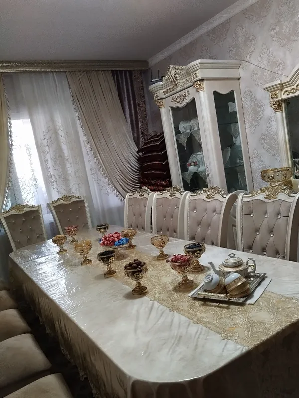 Продаются стол и 12 стульев 2