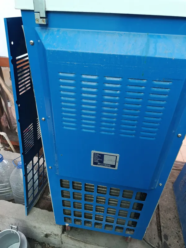 Muzqaymoq Apparati Frezr 380v ga ishliydi