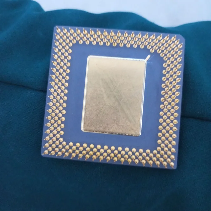 AMD-k5 PR75 vintage protsesor sotiladi.