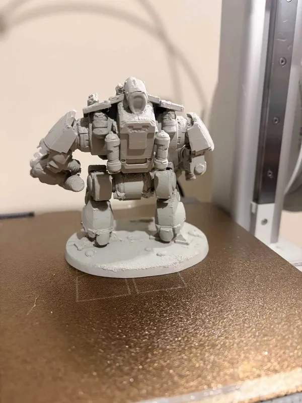 3D-chop etilgan Warhammer figurasi 1 3D-chop etilgan Warhammer figurasi 1