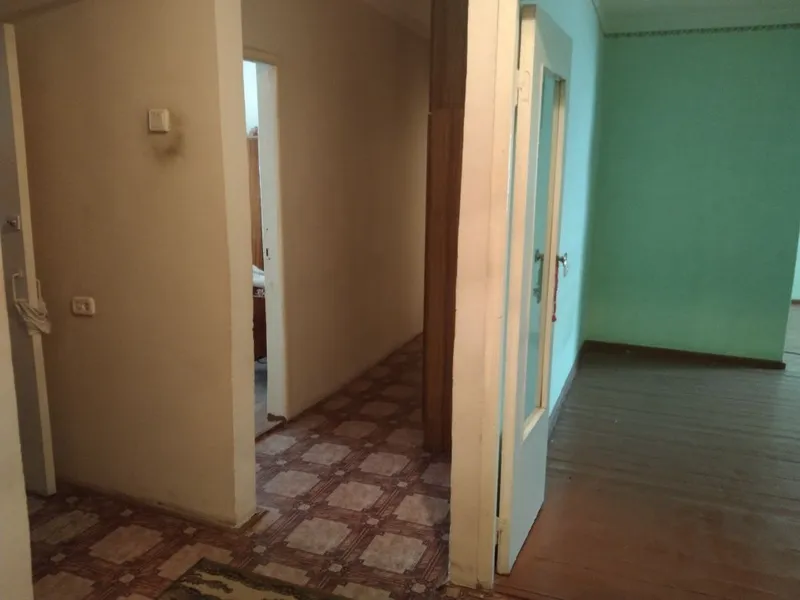 Uy sotiladi. 4 xonali 2 etaj