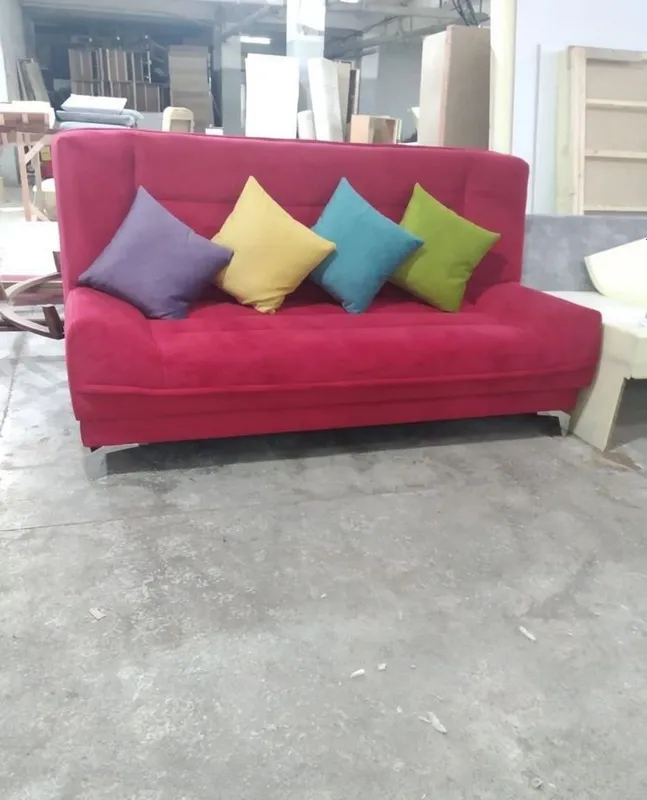 A’lo holatdagi divan, shoshilinch A’lo holatdagi divan, shoshilinch