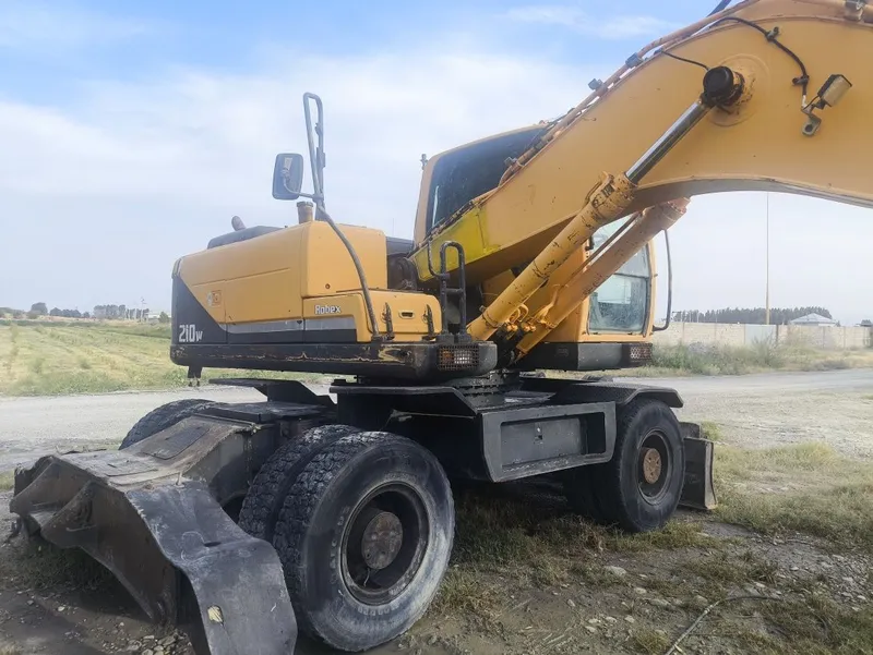 Hyundai 210 екскаватор 3 Hyundai 210 екскаватор 3