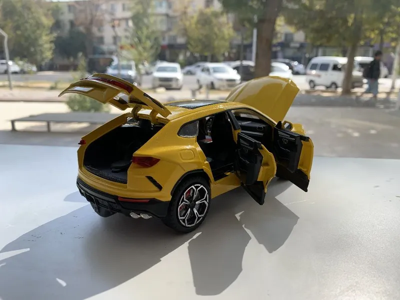 Modelka Lamborghini Urus 1:24 4
