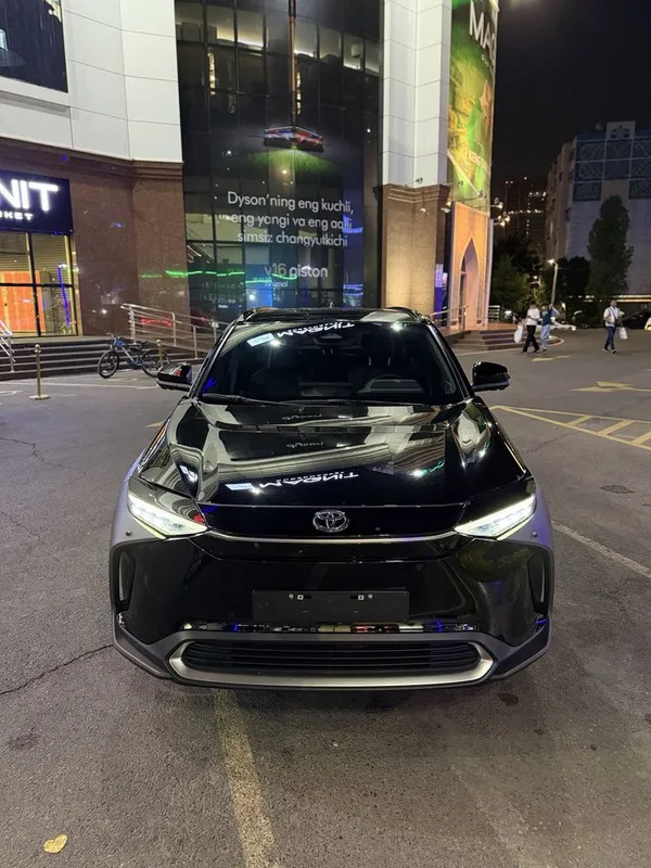 Toyota Bz x4 Full 2024 — фото 1