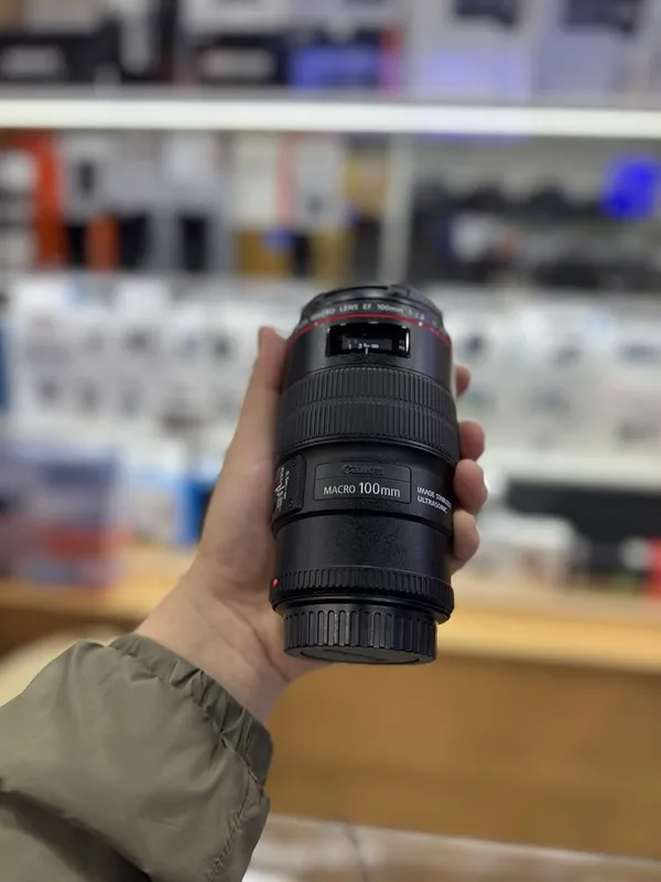 Canon EF 100 mm F 2.8 macro 1