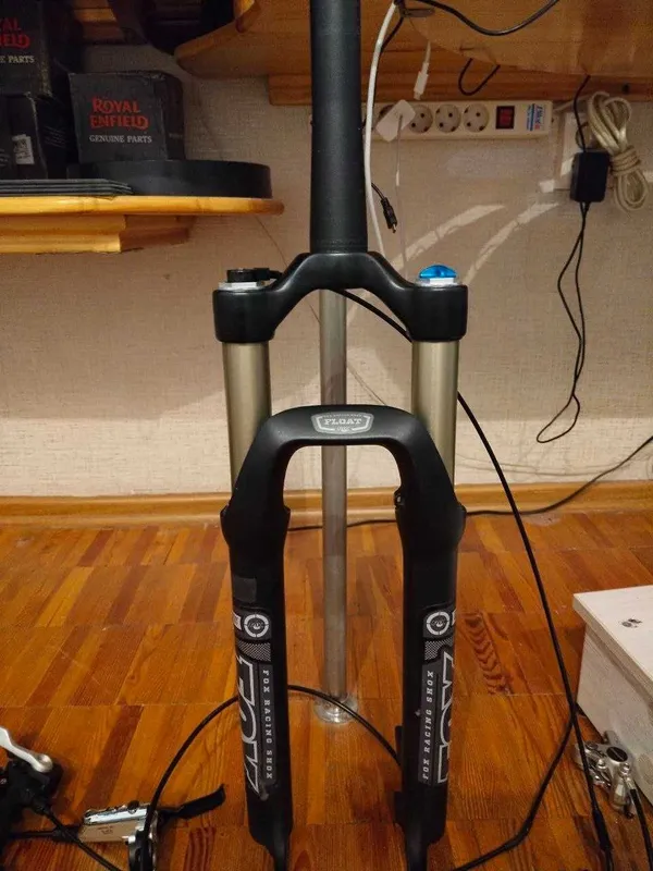 Продам велосипедную вилку FOX FLOAT 32