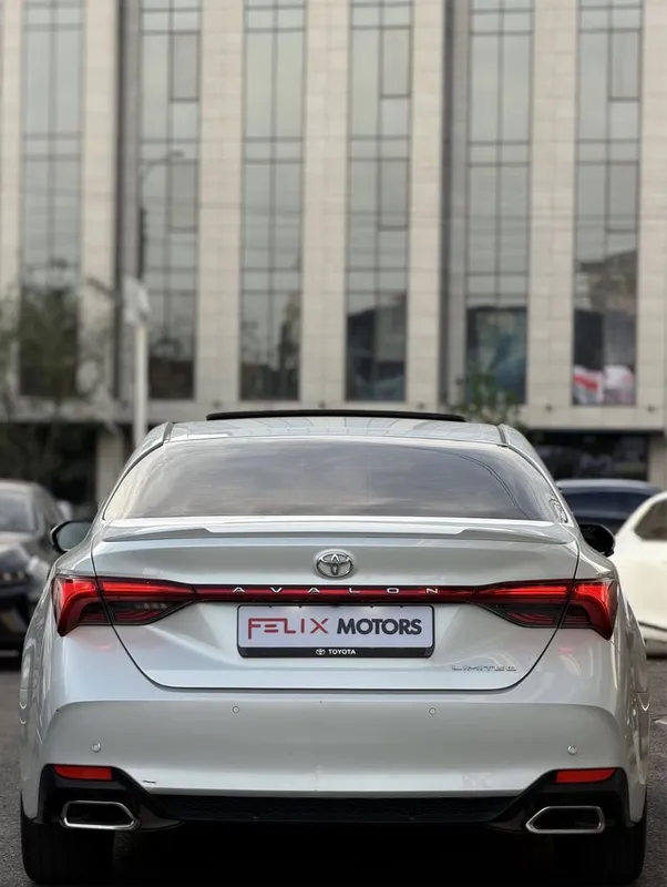 Toyota Avalon Limited — фото 3