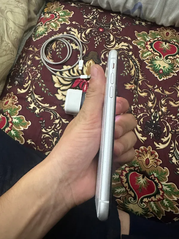 iPhone XR 4 iPhone XR 4