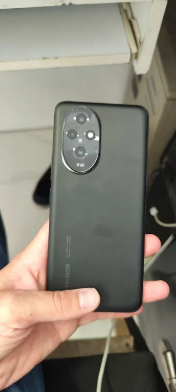 Honor 200. ideal