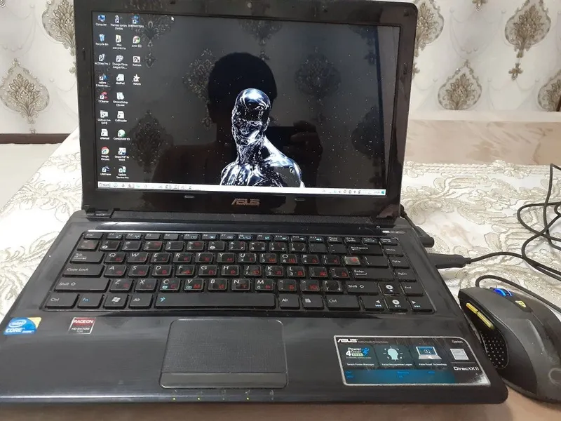 Asus K53U zaryadchiki mishka va klaviatura bilan