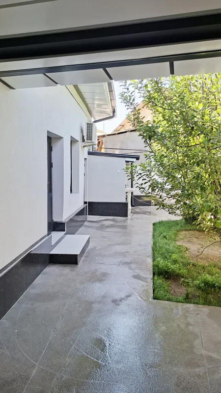 Srochna sotiladi Kelesdan 2,4 sotix 6 ta xona razdelniy sanuzel 4 Srochna sotiladi Kelesdan 2,4 sotix 6 ta xona razdelniy sanuzel 4