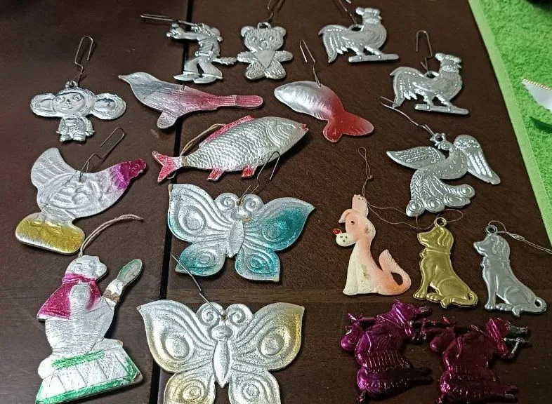 Советские ёлочные игрушки из картона и пластика
