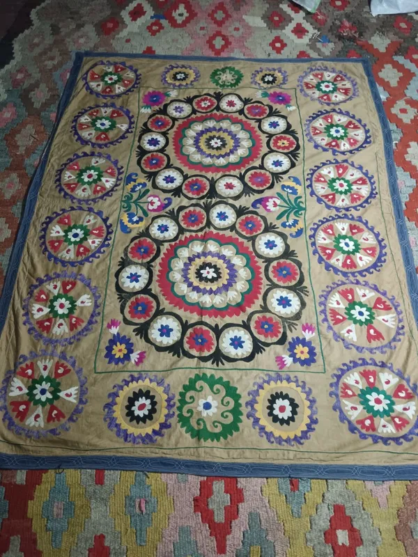 Qadimiy qo'l kashta so'zana (suzani) antikvar