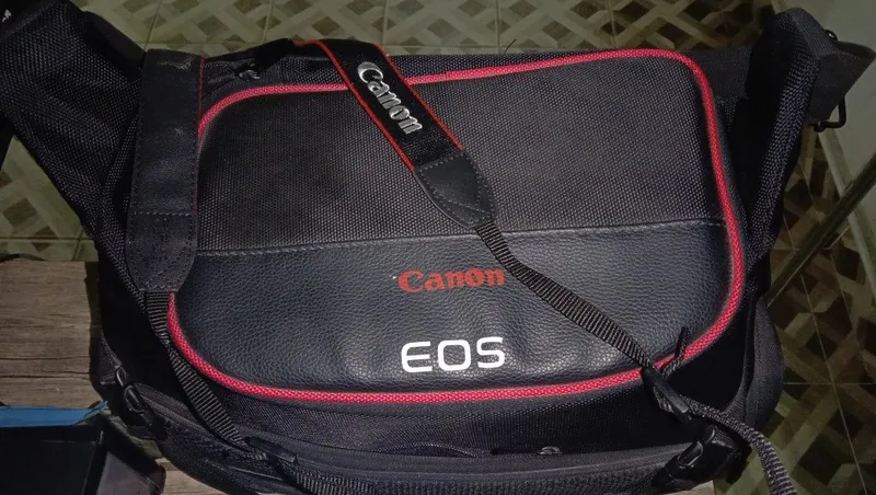 Canon 850 D. EOS — фото 1