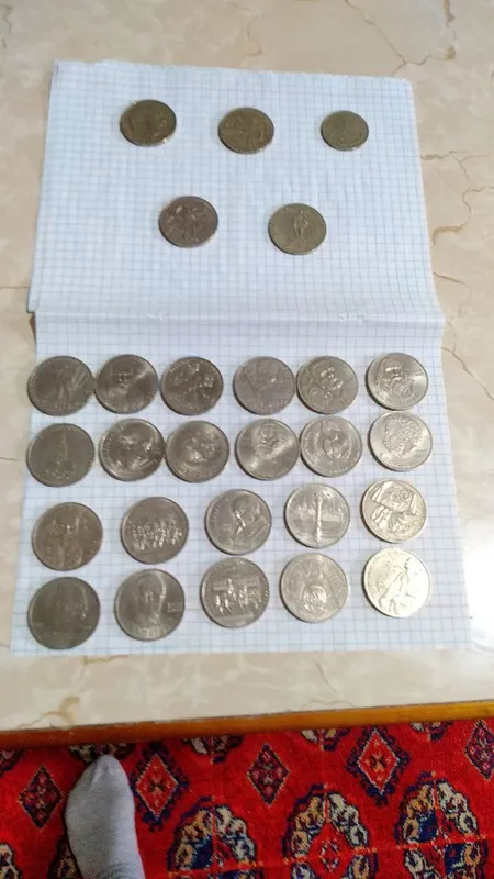 Продаются монеты разные и юбилейные рубли. 2