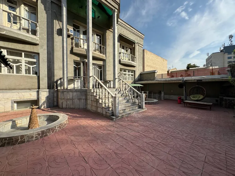 Bino sotiladi, 366 m², 8,4 sotix, «Salom» choyxonasi 3 Bino sotiladi, 366 m², 8,4 sotix, «Salom» choyxonasi 3