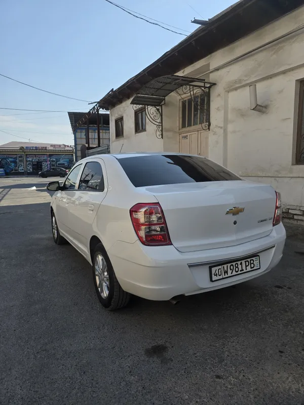 Cobalt 4-pozisiya sotiladi 12000-km bemzin kraska tozza. 2