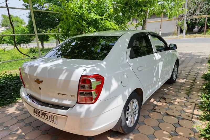 Chevrolet Cobalt 4